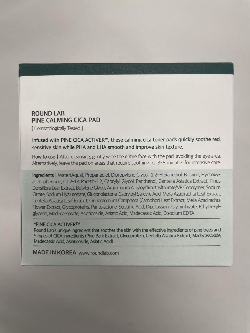 ROUND LAB Pine Calming Cica Pad listo para uso en zonas específicas.