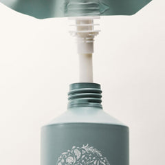 BotaniComplex formula with grape extract and frankincense for conditioning.