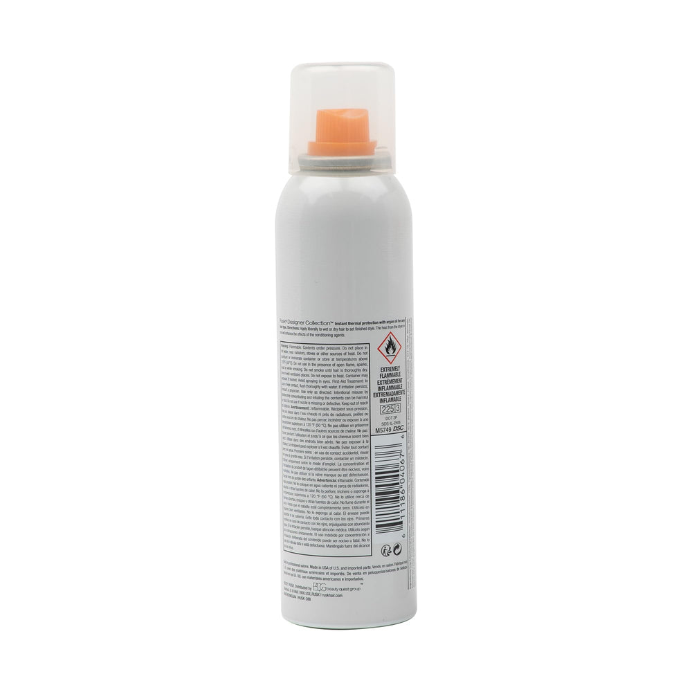 RUSK Thermal Shine Spray aplicándose en seco para acabado suave