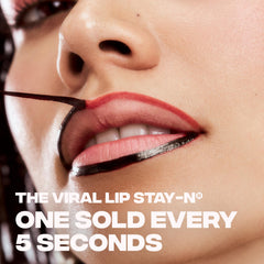 Acabado mate a prueba de transferencia en labios con Sacheu STAY-N.