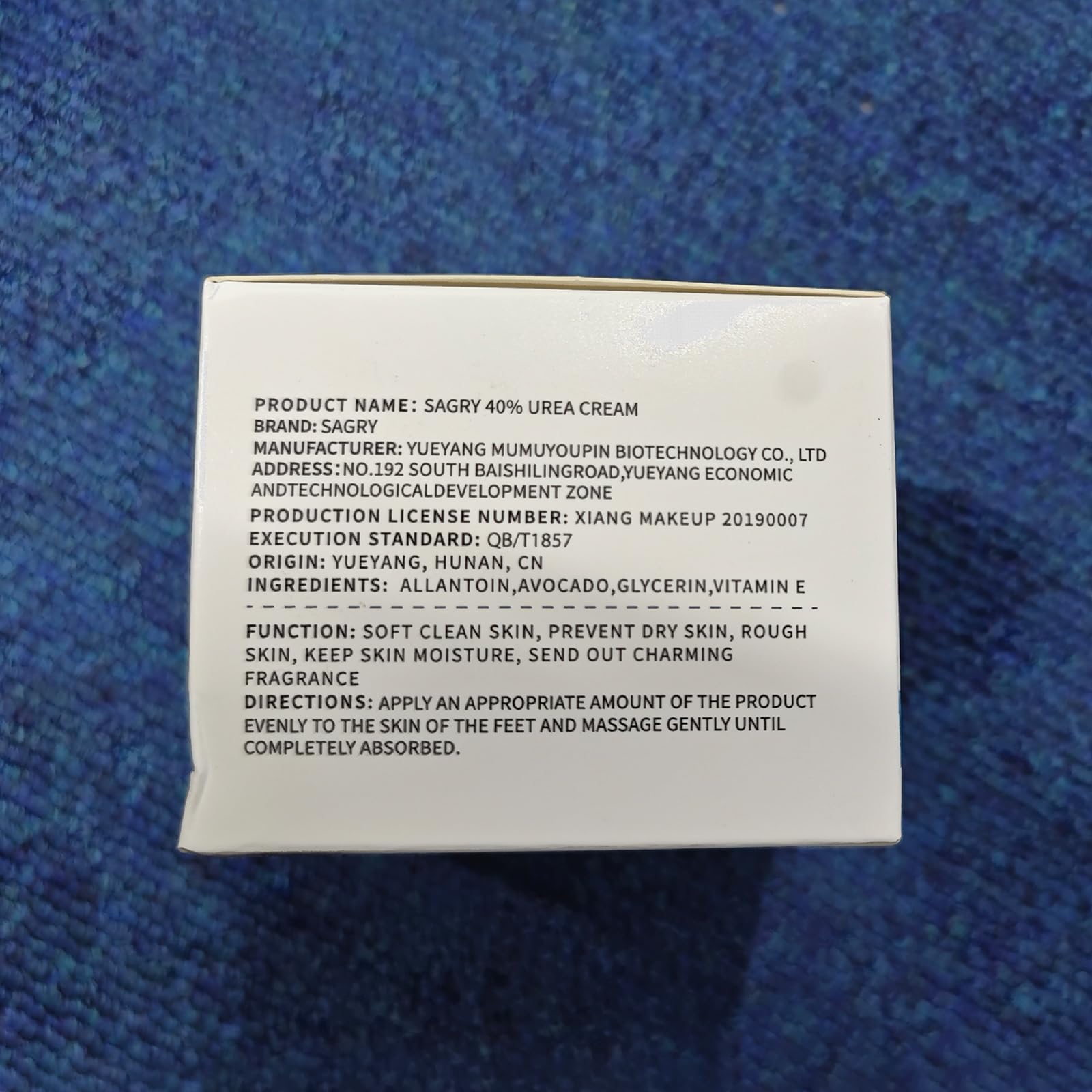 Close-up of Sagry 40% urea cream texture ready for absorption.