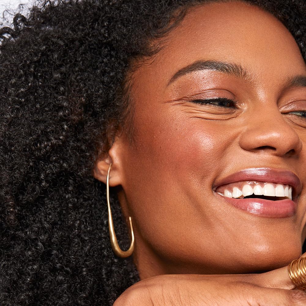 Saie Big Liquid Foundation Brush paired with Glowy Super Gel for a seamless, polished finish.