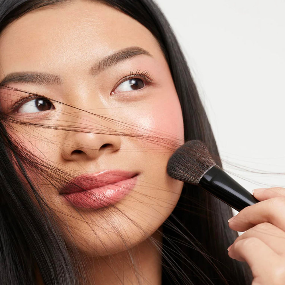 Saie The Double Brush cream-formula friendly for smooth blending.
