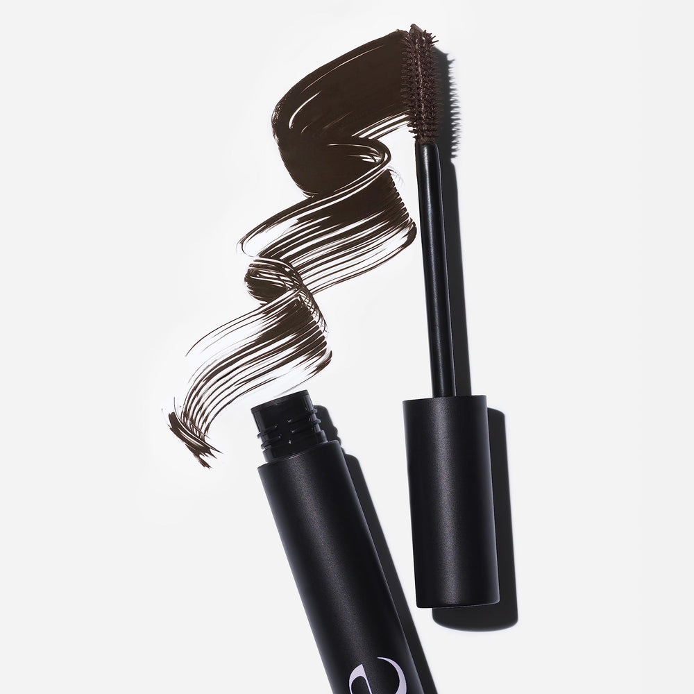 Saie Mascara 101 buildable layers show thicker, bold lashes.