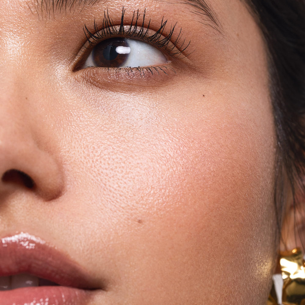 Saie Mascara 101: levantamiento suave con acabado ligero.