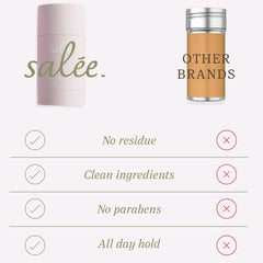 Salée Hair Wax Stick, peinado hacia atrás con acabado pulido.