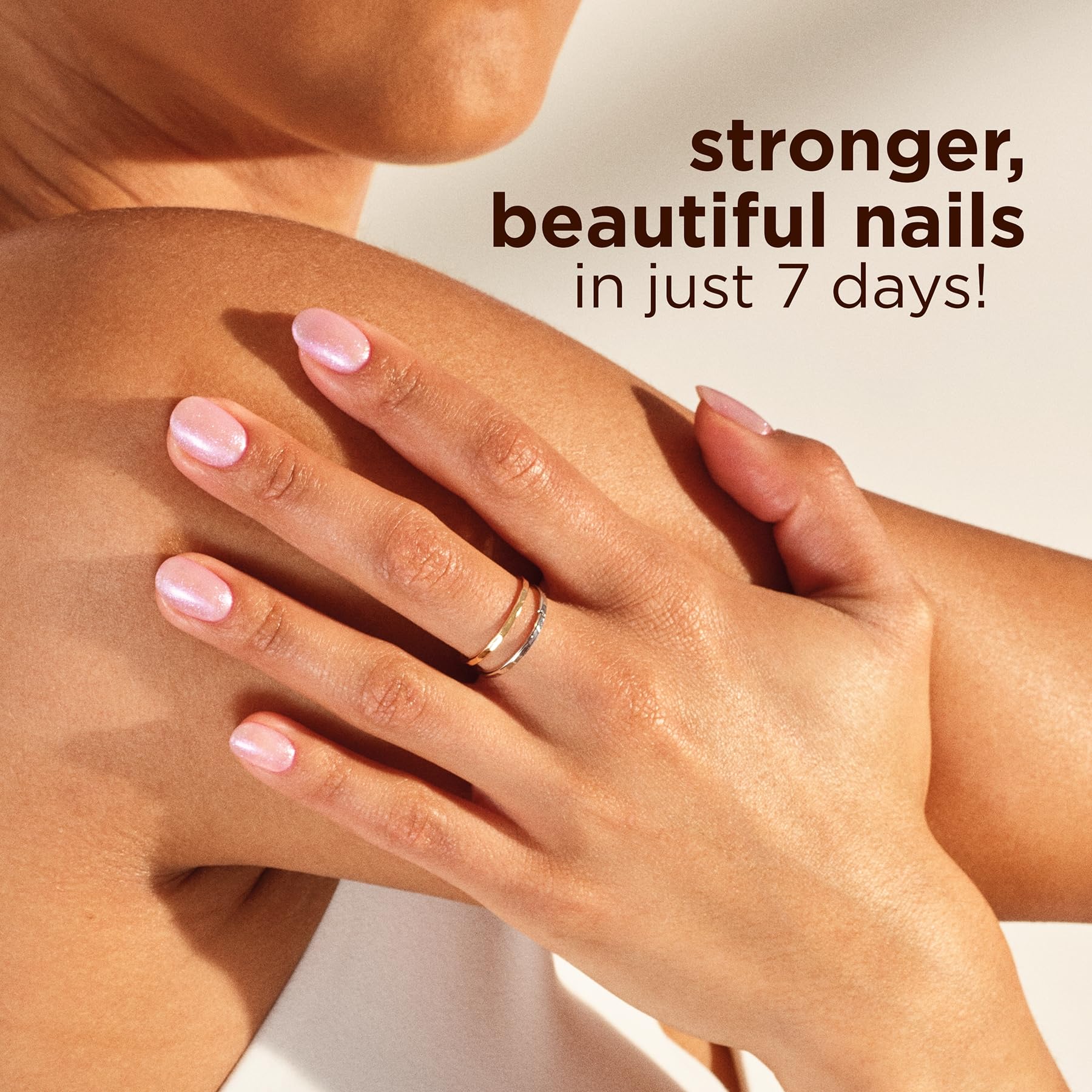 Sally Hansen Color Therapy acabado semiopaco para look moderno.