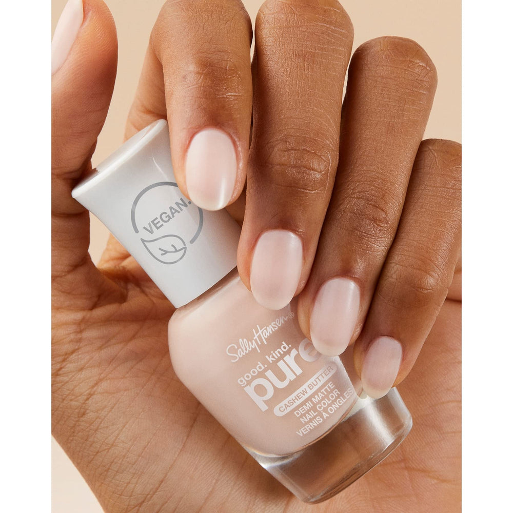 Sally Hansen Good.Kind.Pure brillo duradero en uñas claras.