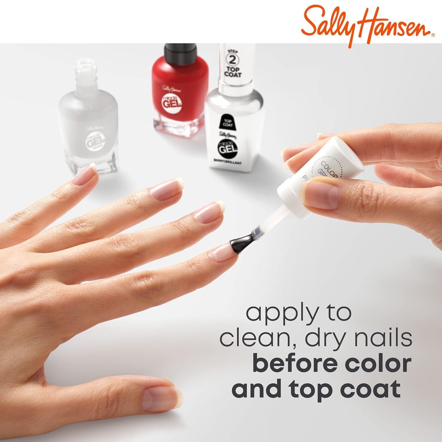 Mano mostrando uñas brillantes con Miracle Gel