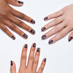 Sally Hansen Miracle Gel Top Coat facilita una aplicación en dos pasos.
