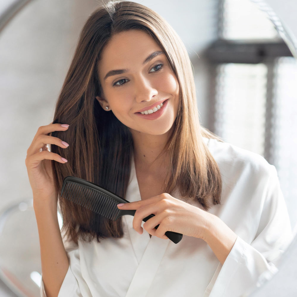 Salonsilk parting comb enables accurate sections during styling.