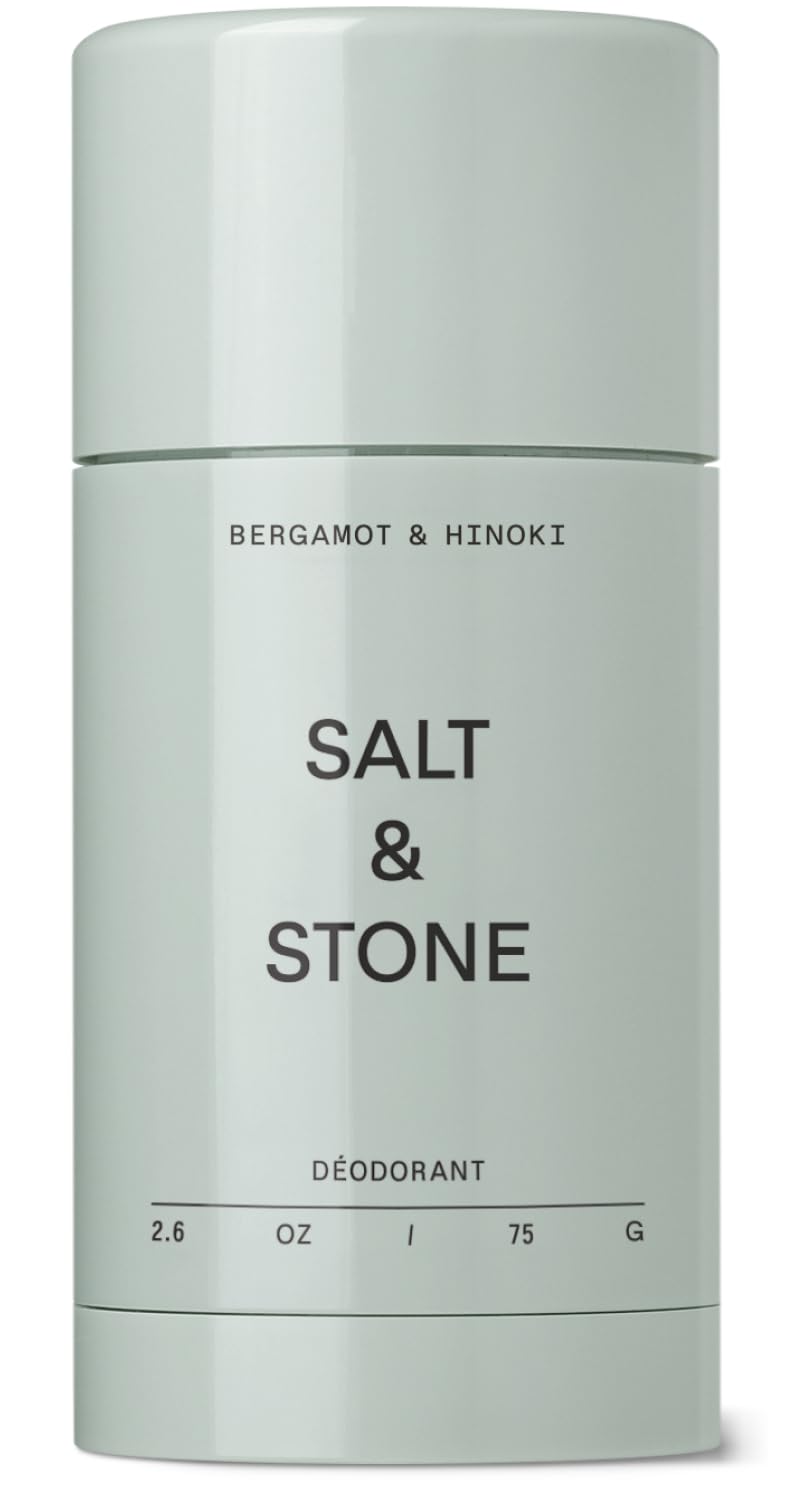 Salt & Stone desodorante sin aluminio en botella elegante para uso diario.