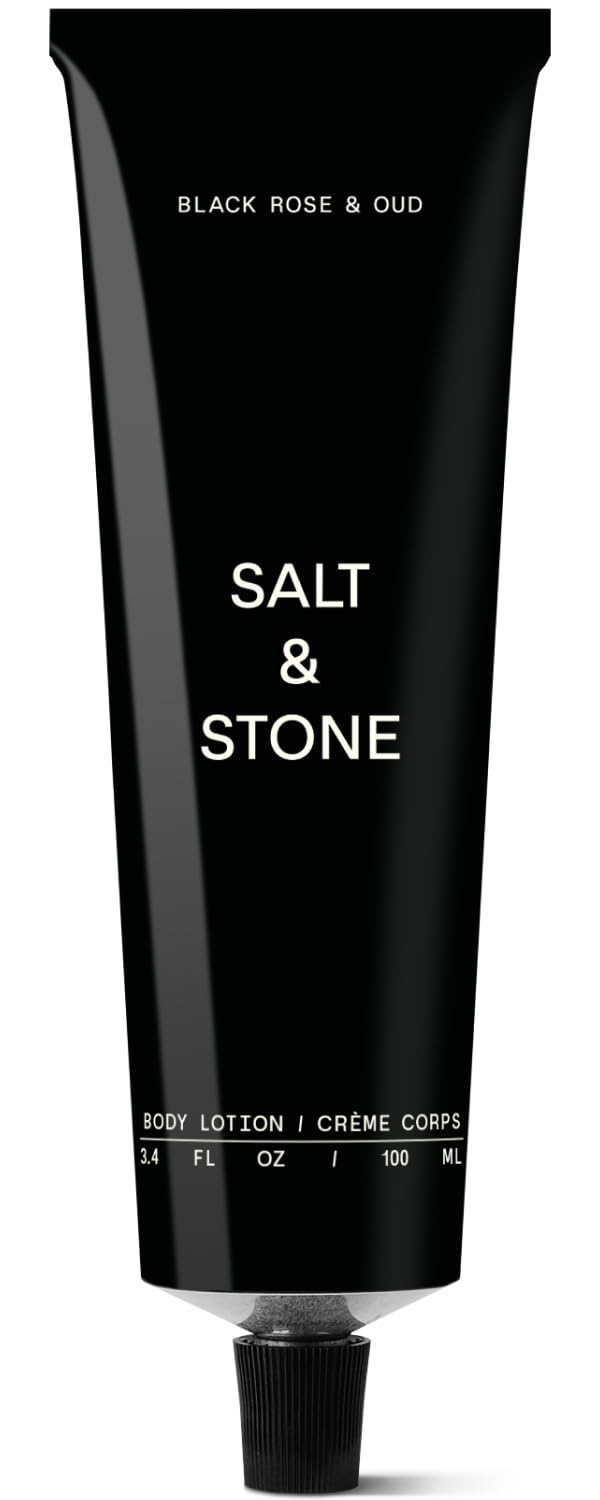 Salt & Stone loción corporal en botella con aroma Black Rose & Oud, hidratación intensa.