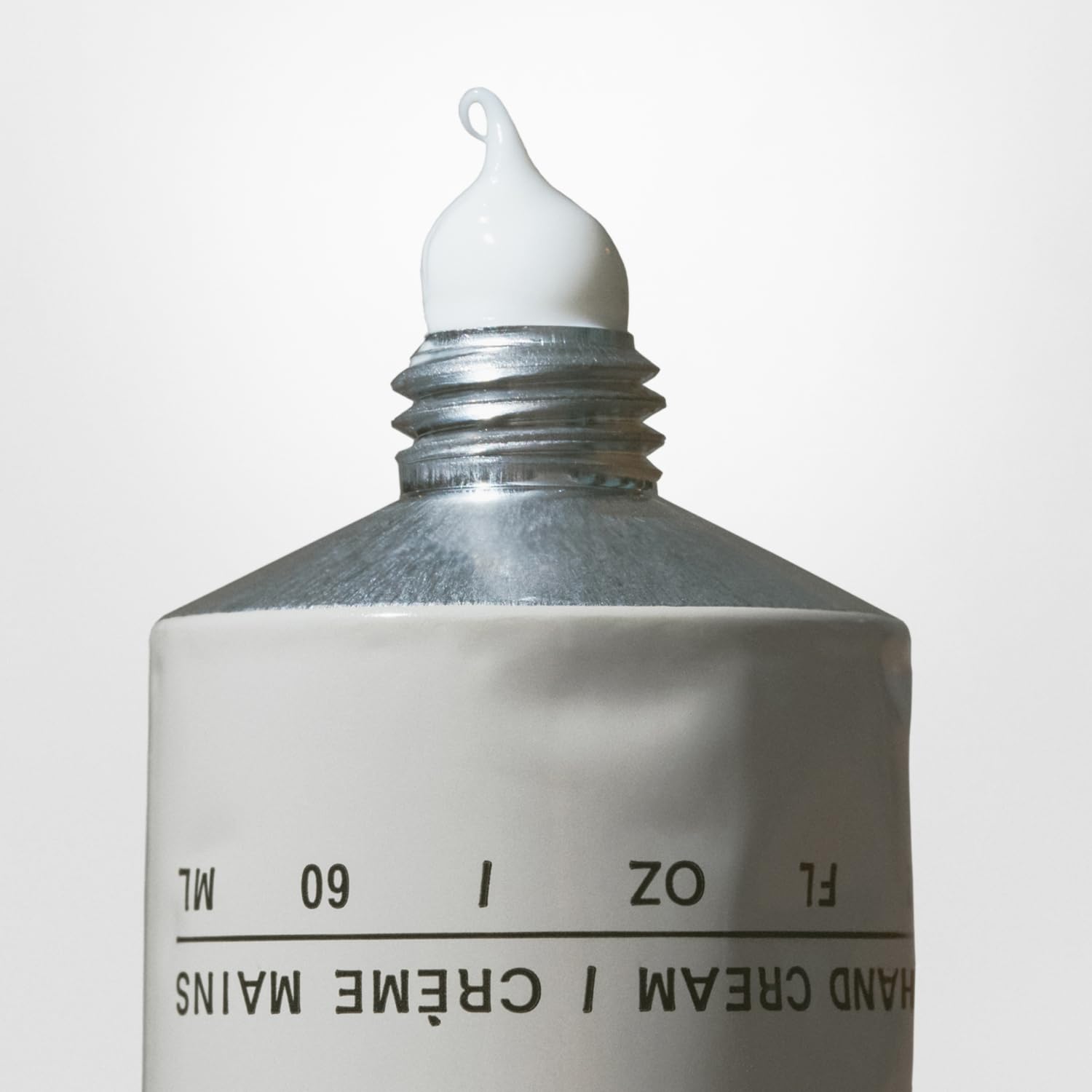 Salt & Stone loción corporal, envase de 3,4 onzas líquidas.