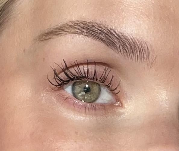 Sandstone Scandinavia Mascara: alargadora y volumizadora para pestañas definidas.