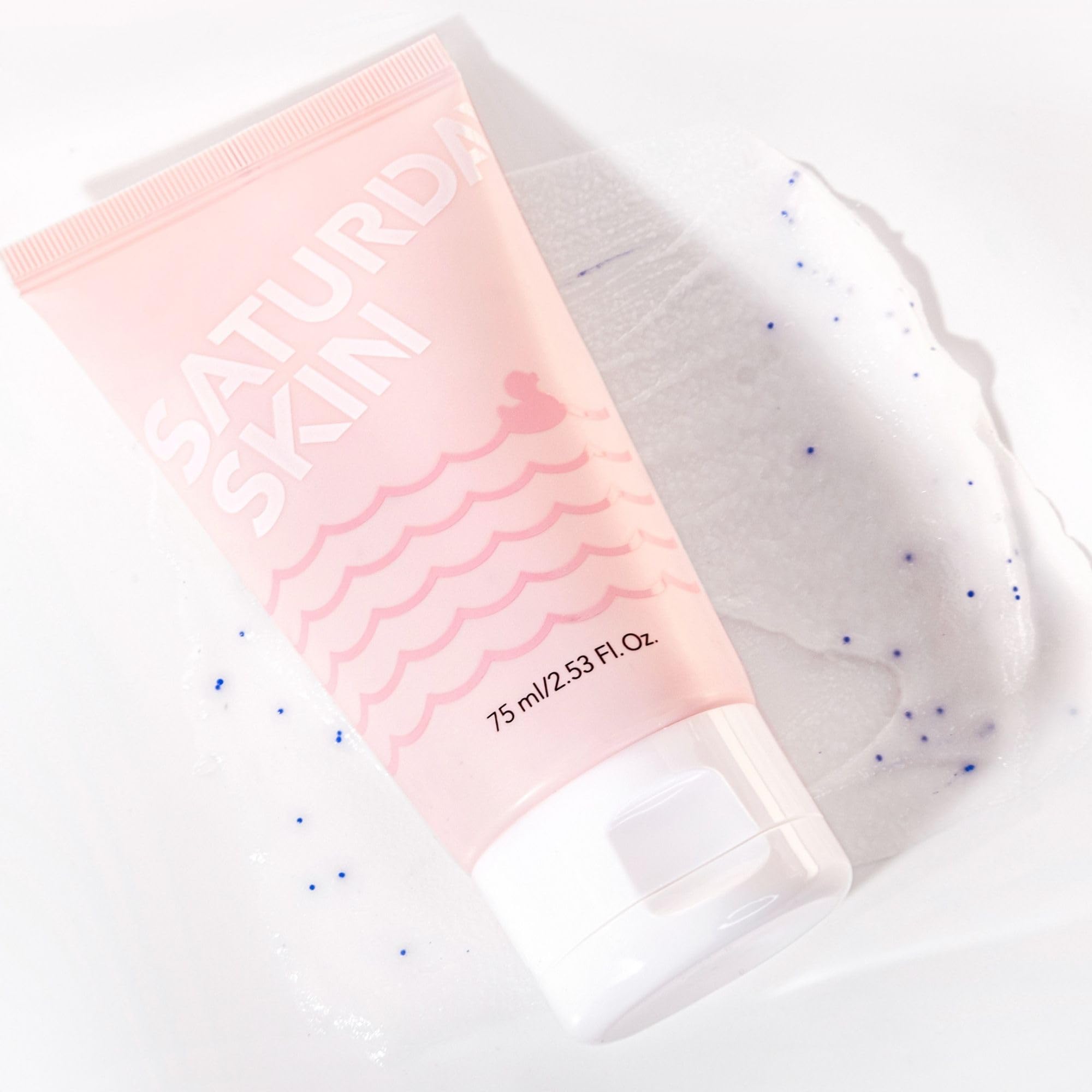 Saturday Skin Rub-A-Dub Refining Peel Gel deja la piel suave y satinada.
