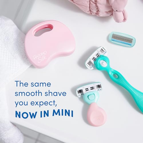Close-up of Schick Hydro Silk Mini blades: five flexible blades.