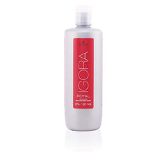 Schwarzkopf Royal IGORA Activ oil developer enables smoother application and lasting color.