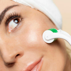 Sdara Derma Roller head closeup shows precision needles for controlled micro-needling.