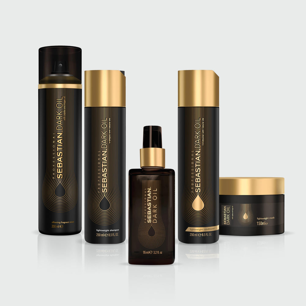 Sebastian Dark Oil: cabello húmedo recibiendo acondicionador ligero