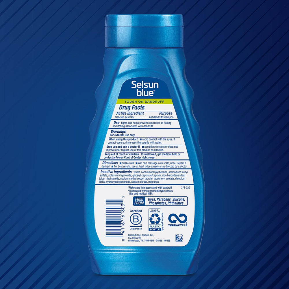 Selsun Blue Naturals en acción durante la aplicación diaria para cuero cabelludo cómodo.