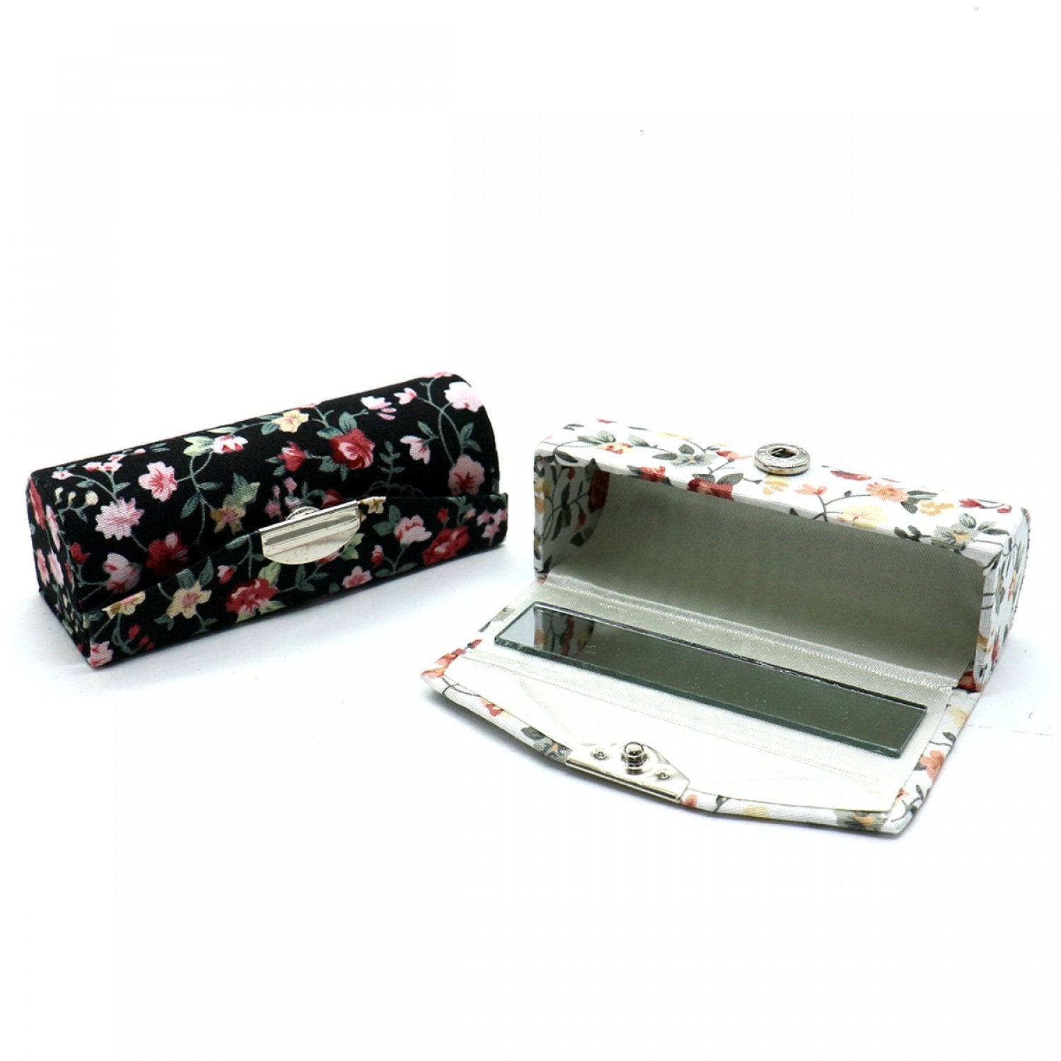 SenseYo travel cosmetic organizer with four lipsticks inside