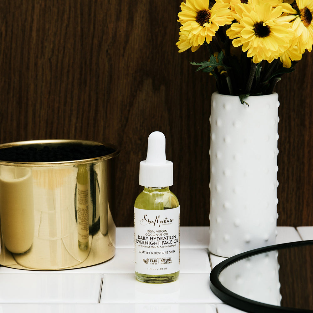SheaMoisture aceite nocturno, aplicación suave en la piel y despertar renovado.
