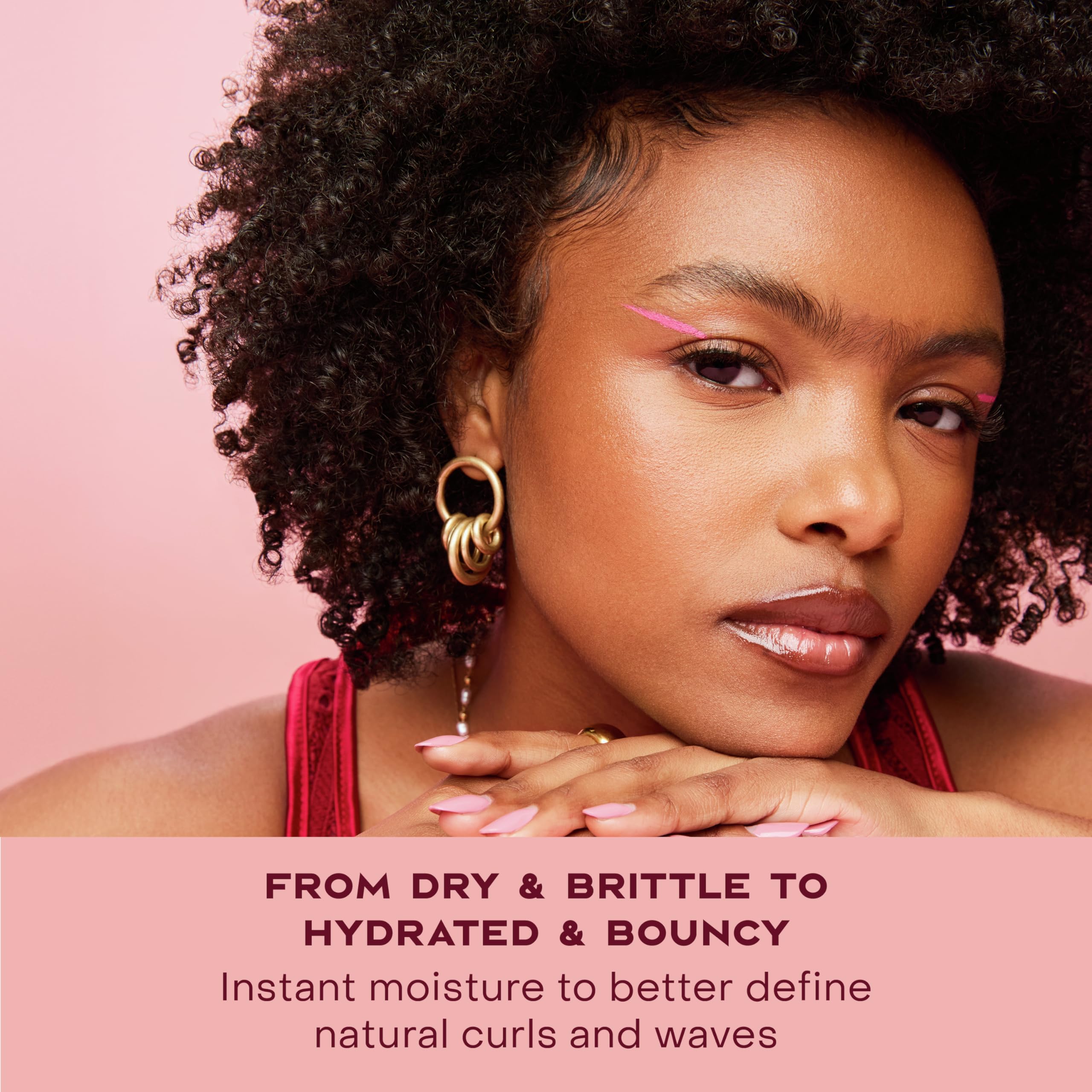 SheaMoisture Coco Hibisco champú, control de frizz y humedad para rizos definidos.