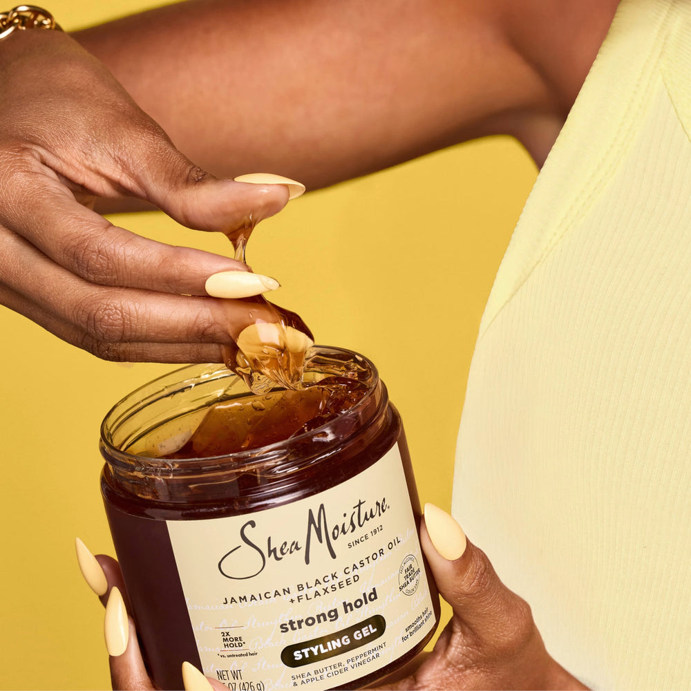 SheaMoisture Gel Fuerte, aceite-de-linaza: reduce frizz y añade brillo.