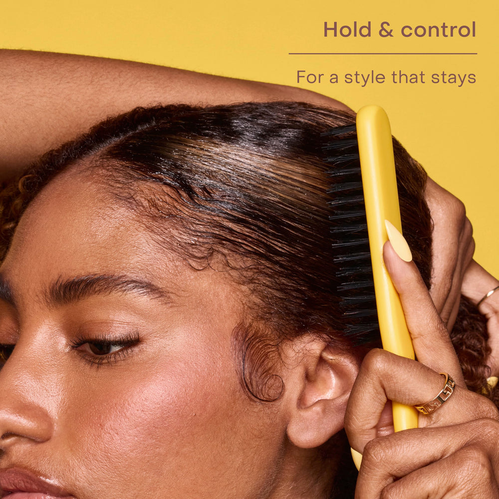 SheaMoisture Gel Fuerte, aplicación-en-cabello: peinados pulidos durante todo el día.