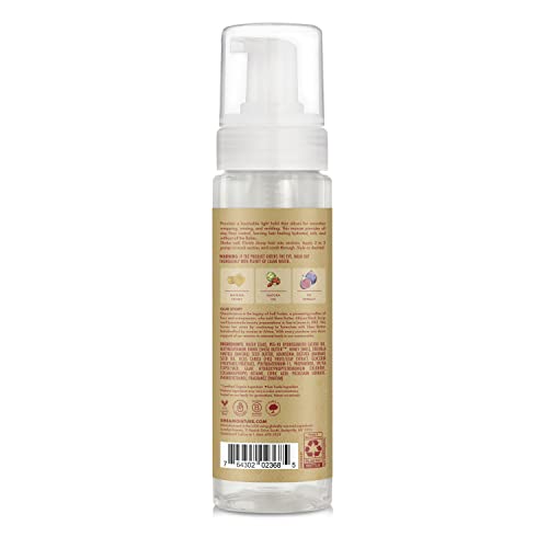 SheaMoisture Wrap & Set Mousse, control de frizz 24 horas para un acabado liso.