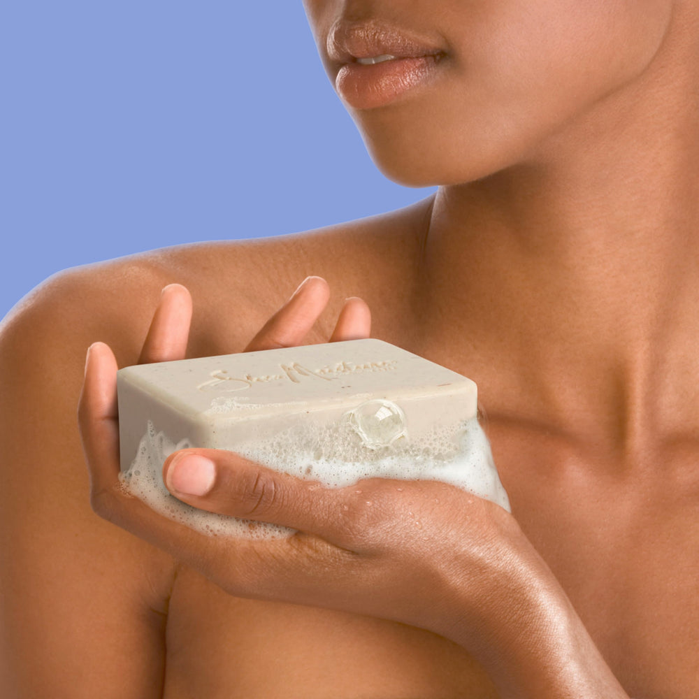 Gentle cleansing with 24-hour moisture from the bar soap.