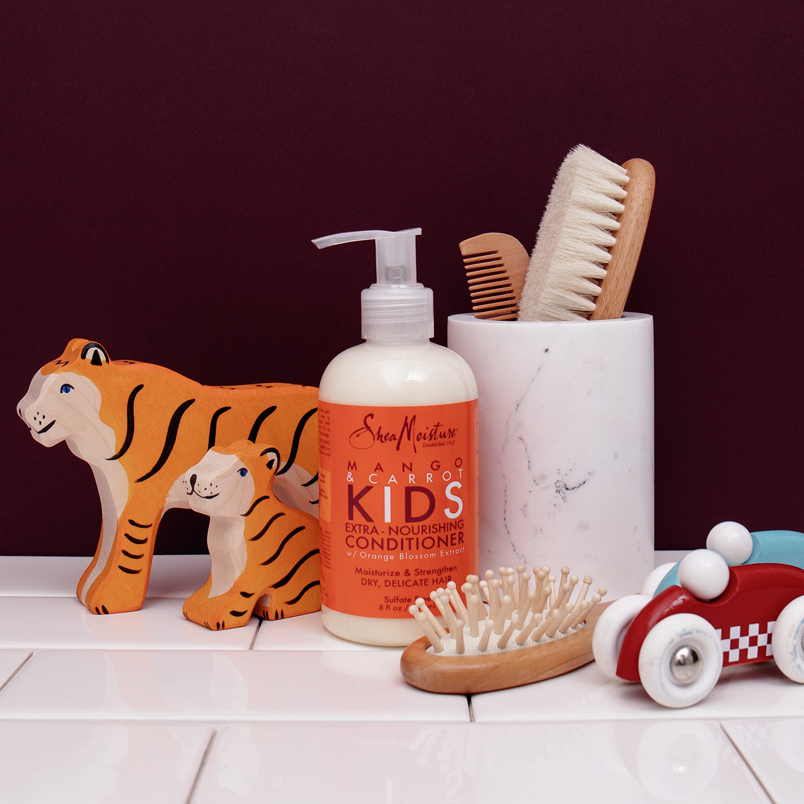 Aplicación fácil del acondicionador Mango y Zanahoria en cabello infantil
