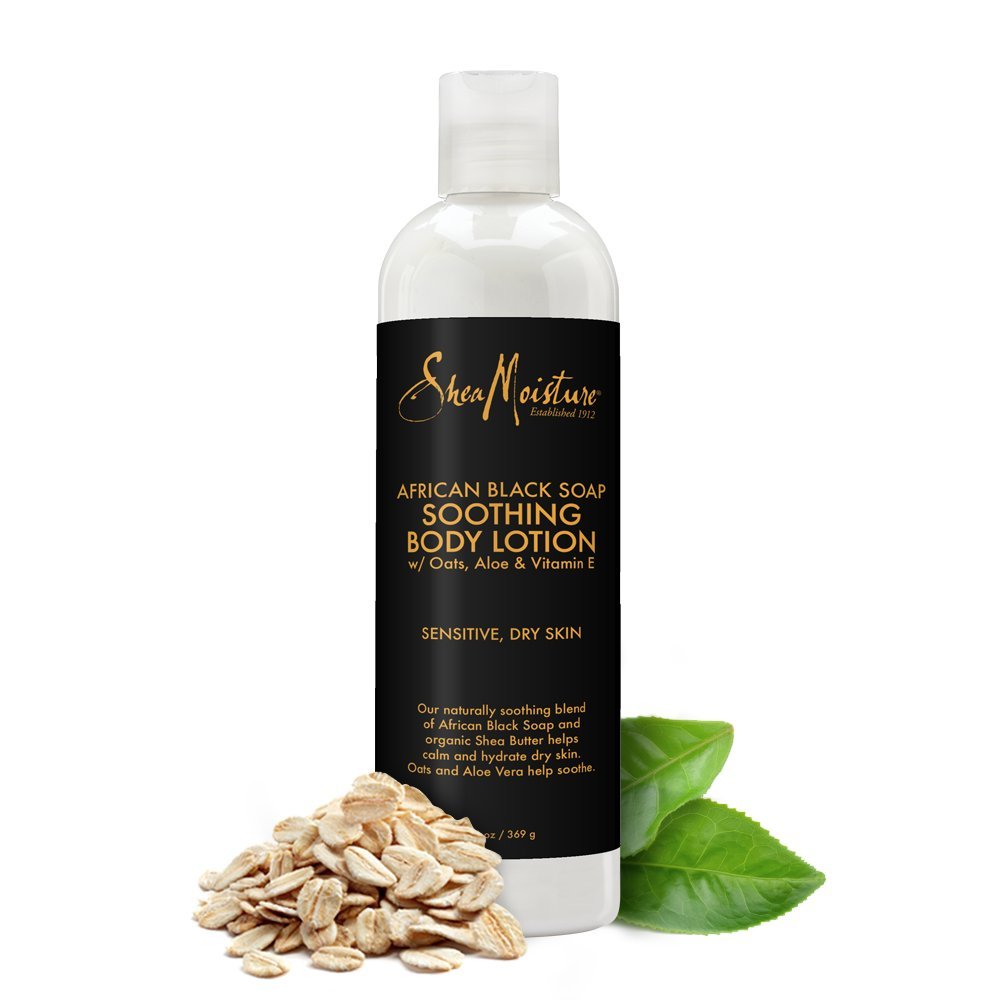 Textura ultra cremosa de SheaMoisture al extender sobre la piel
