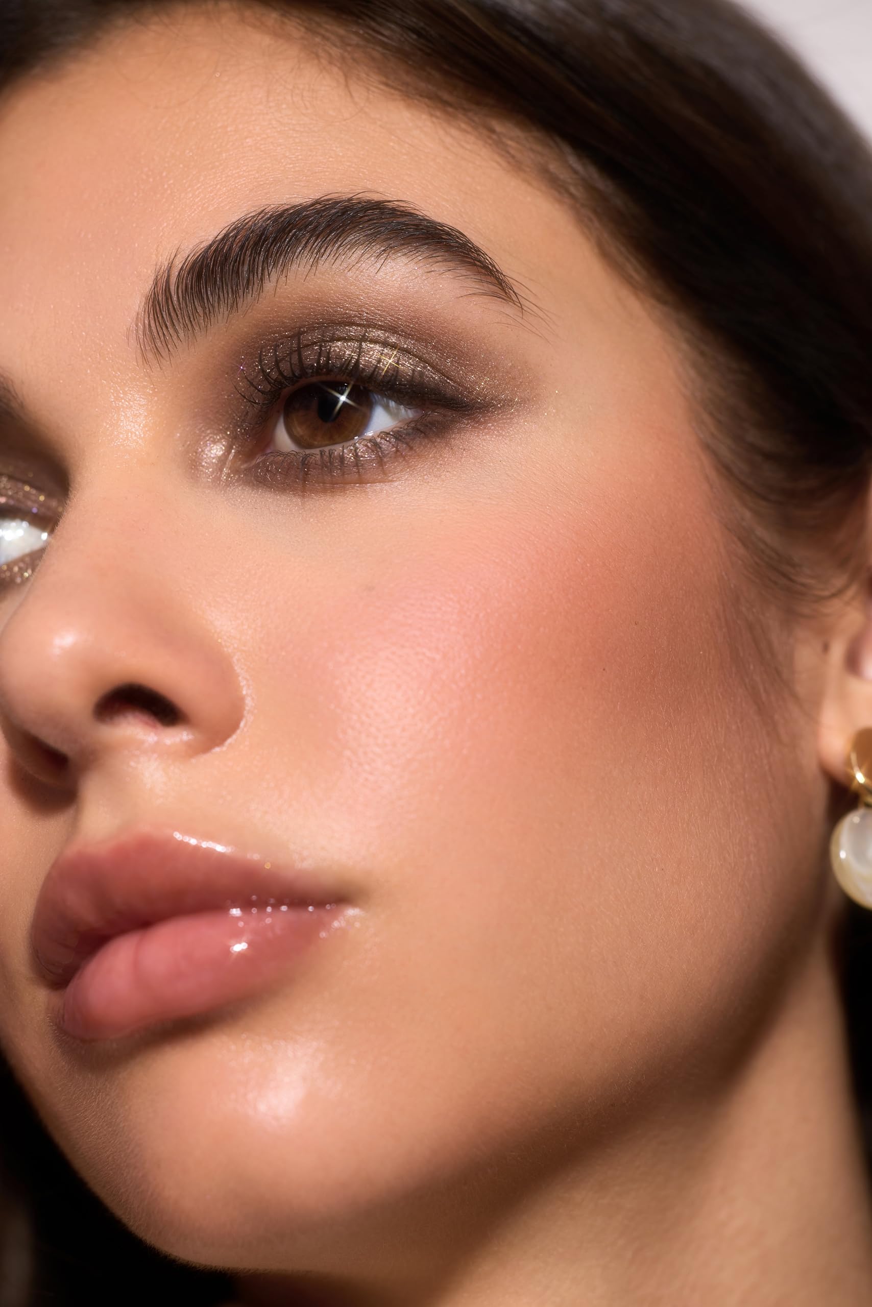 SHEGLAM barra brillo cristal: fórmula hidratante a base de agua para sensación fresca.