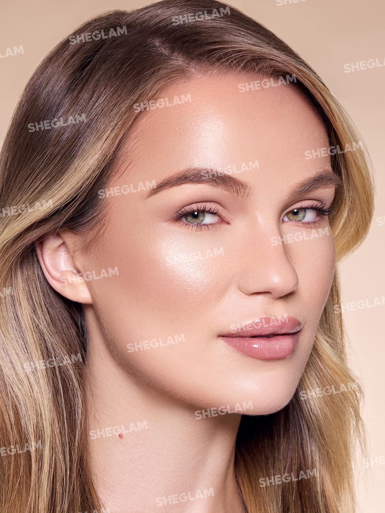 SHEGLAM Bronceador: brillo con destellos para glow extra.