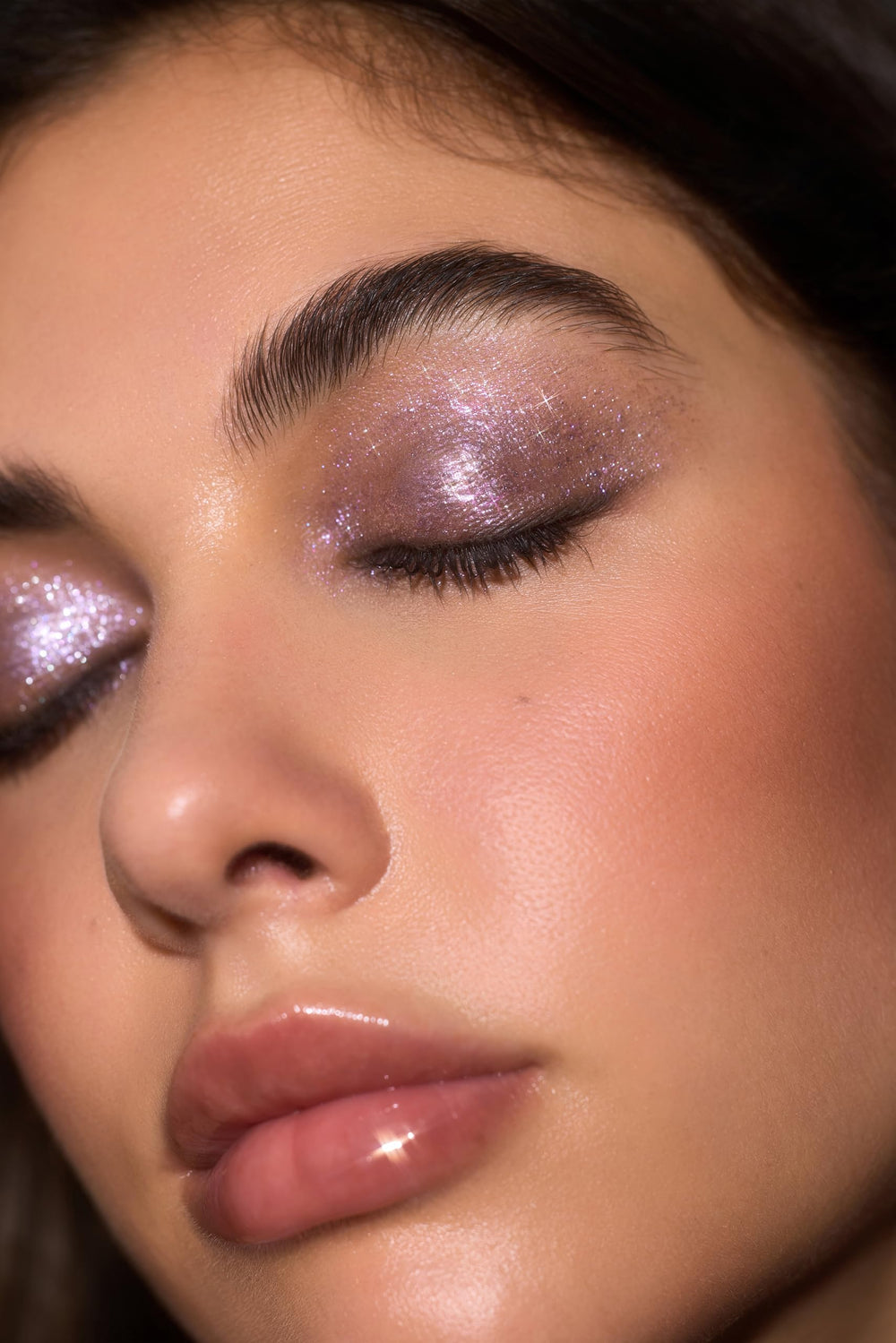 SHEGLAM Crystal Jelly Glaze Stick acabado brilloso que realza la mirada.