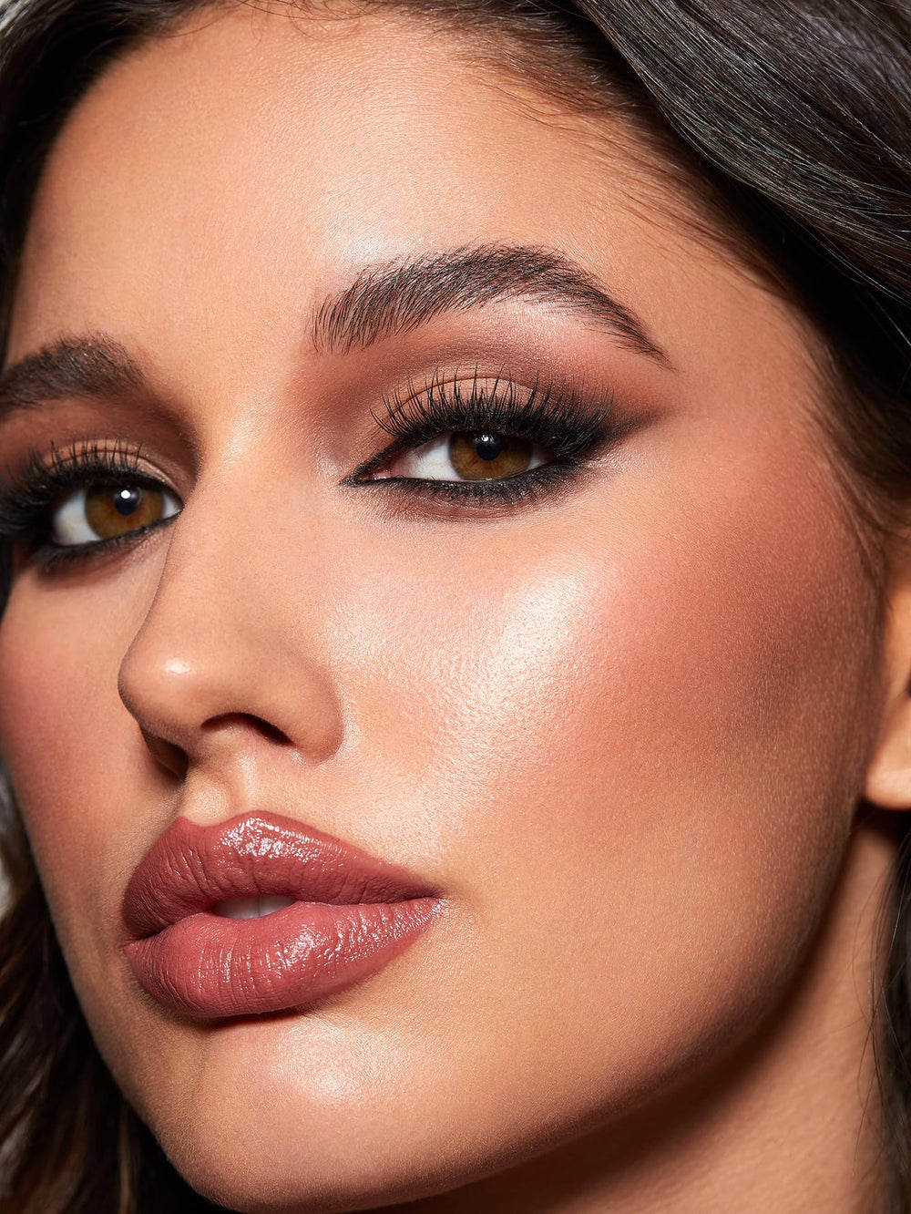 SHEGLAM Ez Glide ensures easy correction with remover for flawless tweaks.