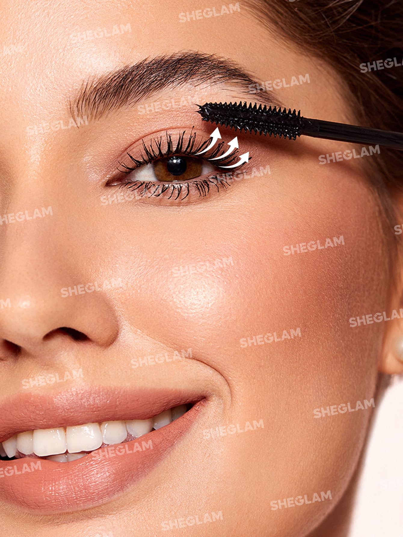 SHEGLAM Flutter Wink, fórmula cremosa que evita grumos