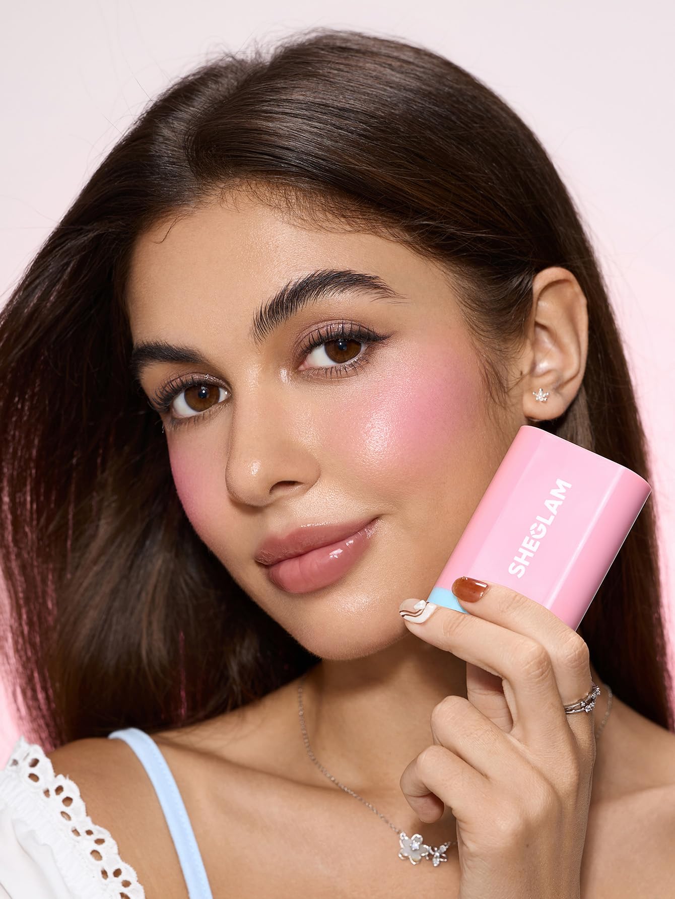 SHEGLAM Glow Blush Stick: fórmula resistente al agua para uso diario.