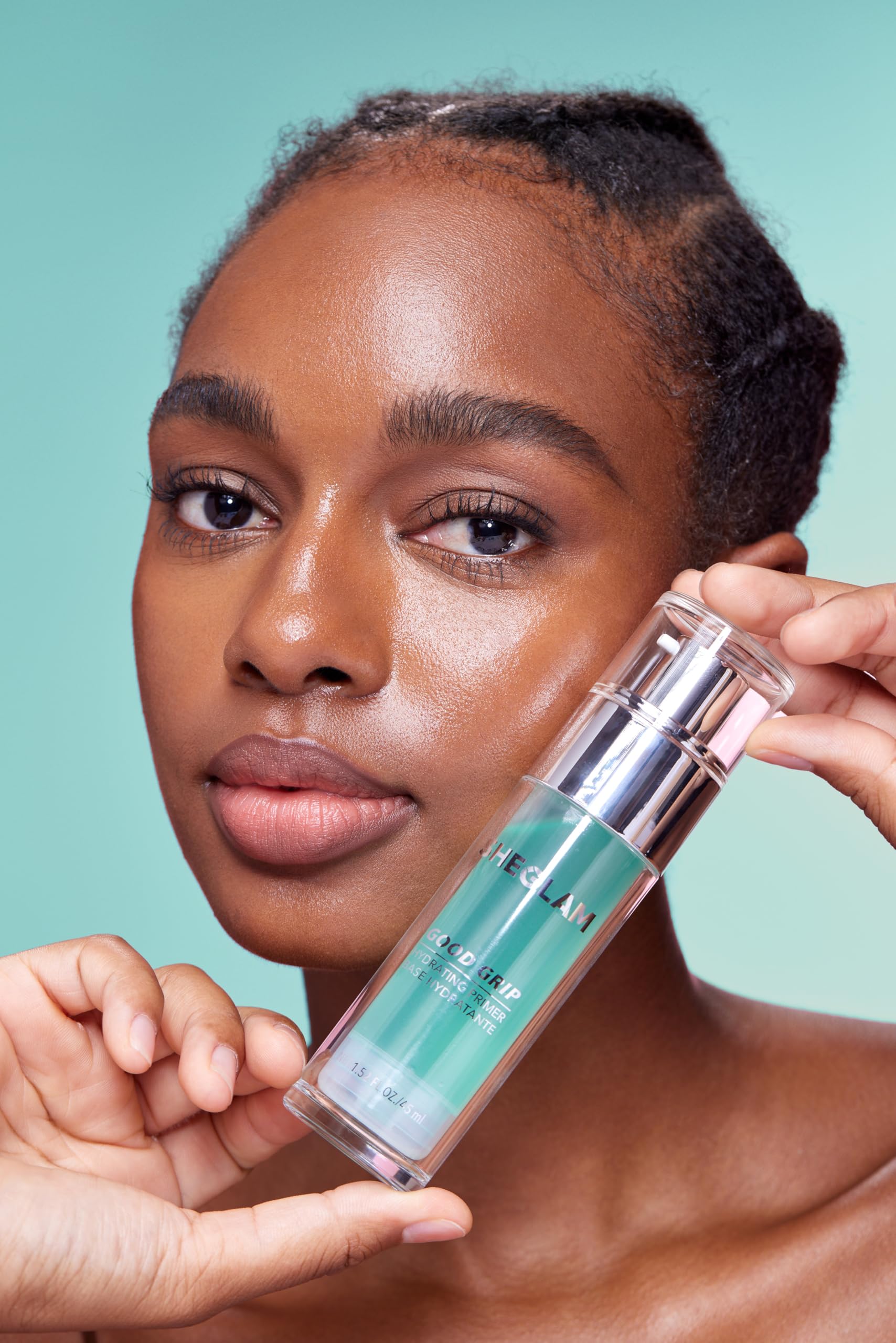 SHEGLAM Good Grip Primer helps reduce shine without heaviness.