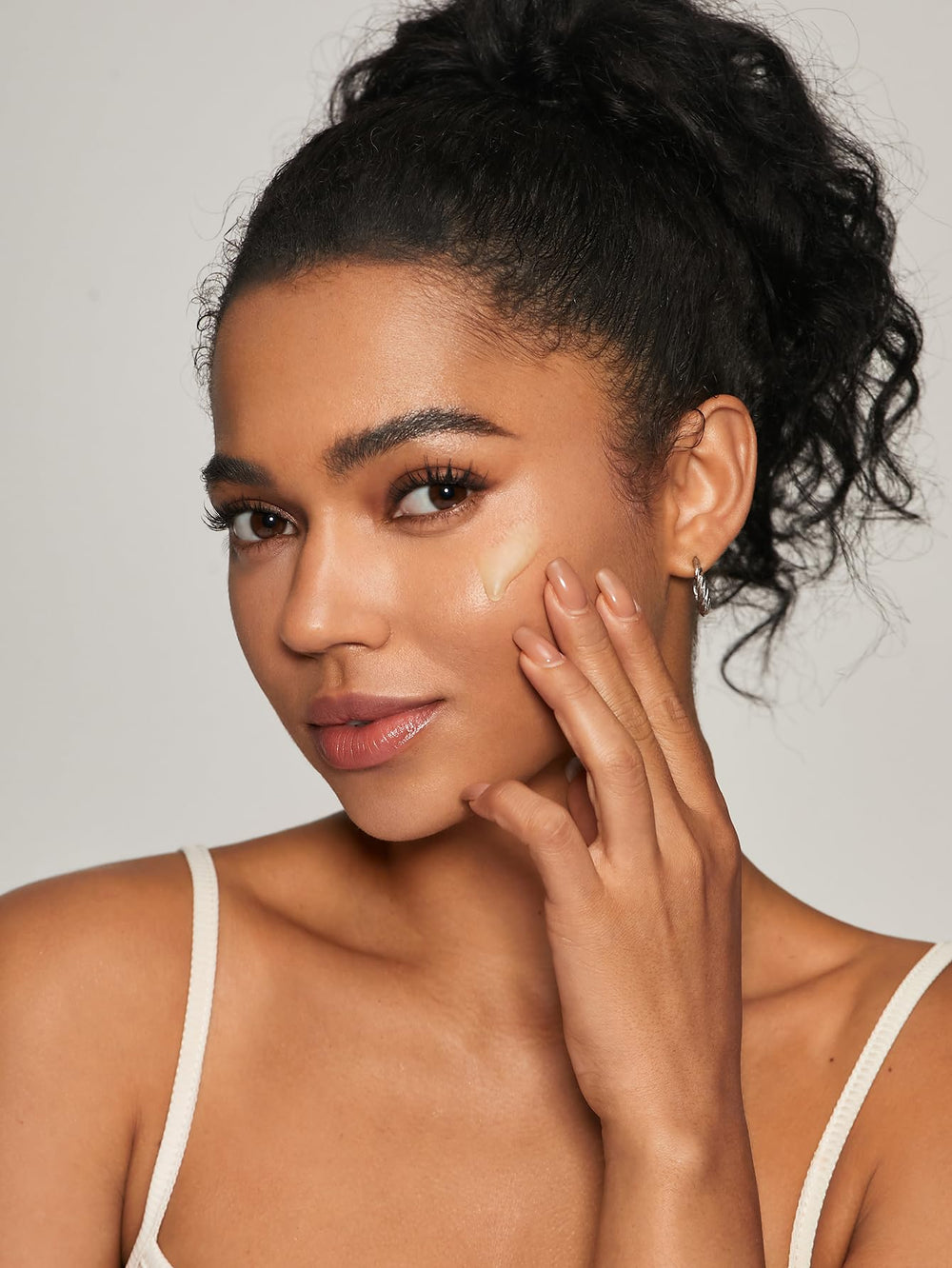 SHEGLAM Good Grip Primer creates a smooth makeup-ready surface.