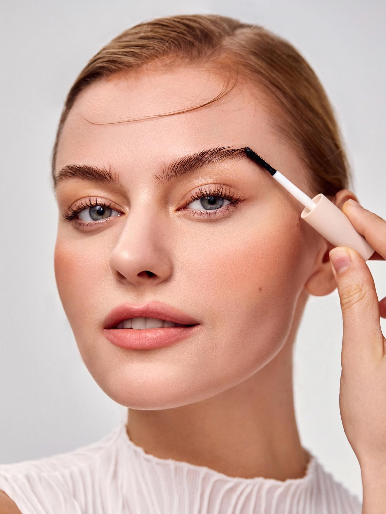 SHEGLAM Set Me Up Gel Cejas: acabado natural y claro para cejas suaves.