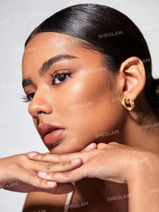 SHEGLAM Terracotta cheek contour illustrating precise lines and blendability