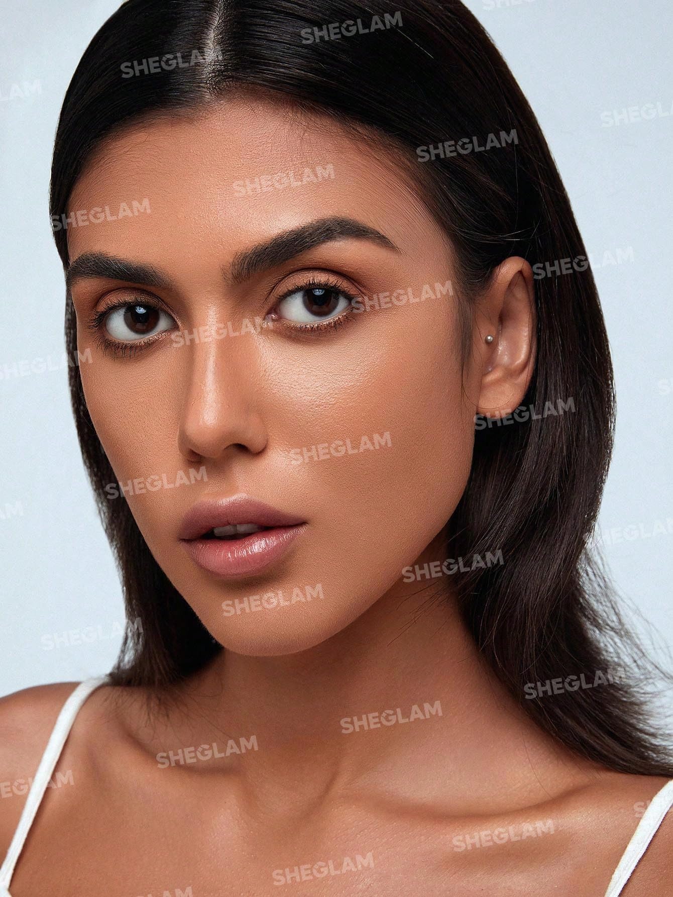 SHEGLAM Snatch 'n' Define texture closeup highlights smooth, streak-free formula.