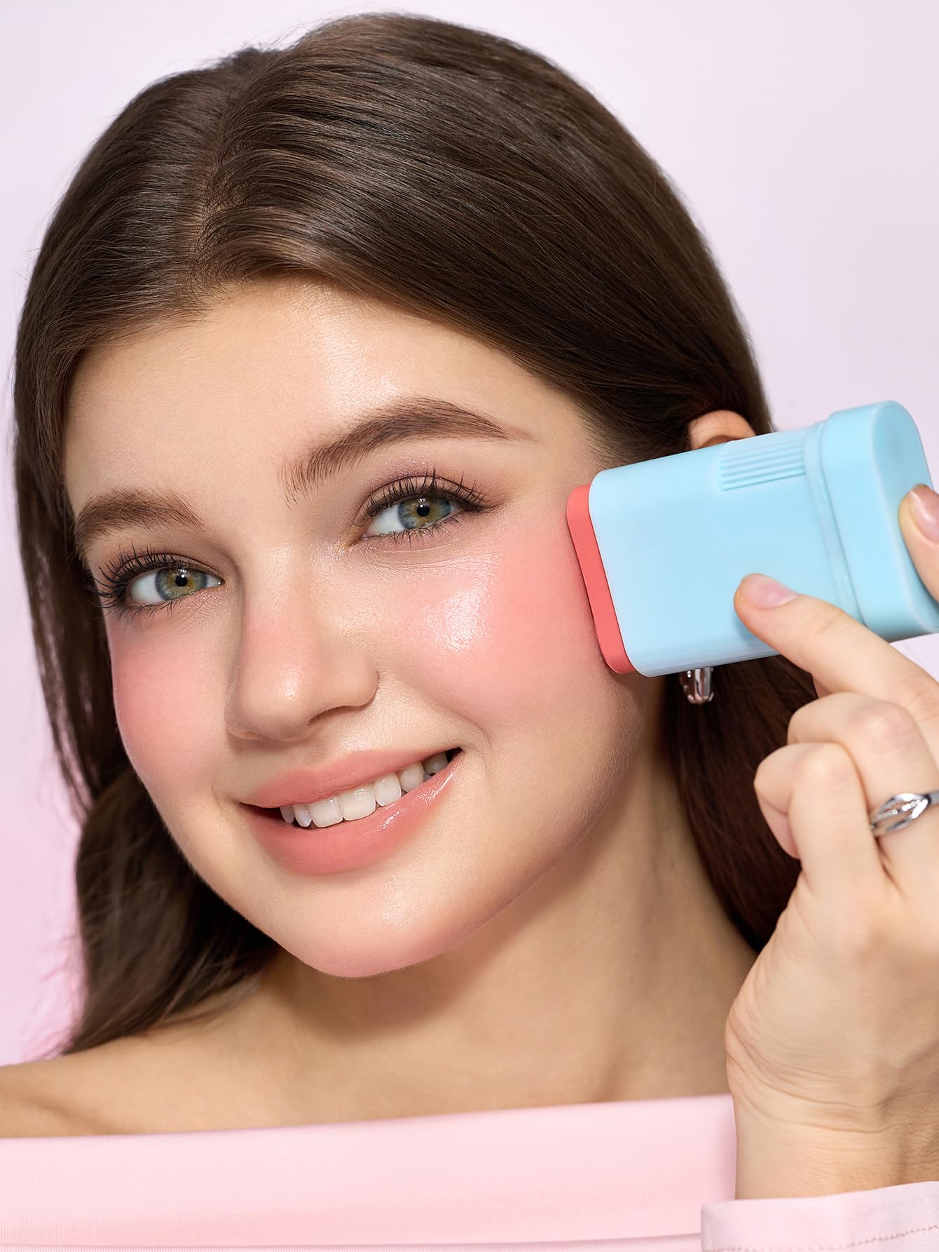 SHEGLAM rubor crema, textura suave para un color natural durante el día.