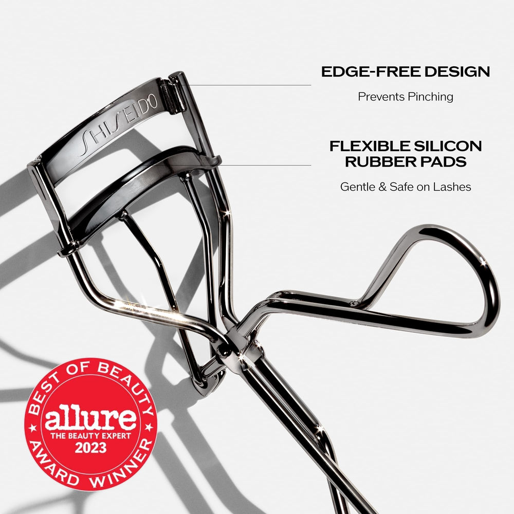 Shiseido Eyelash Curler silicone pads offer gentle protection and lash support.