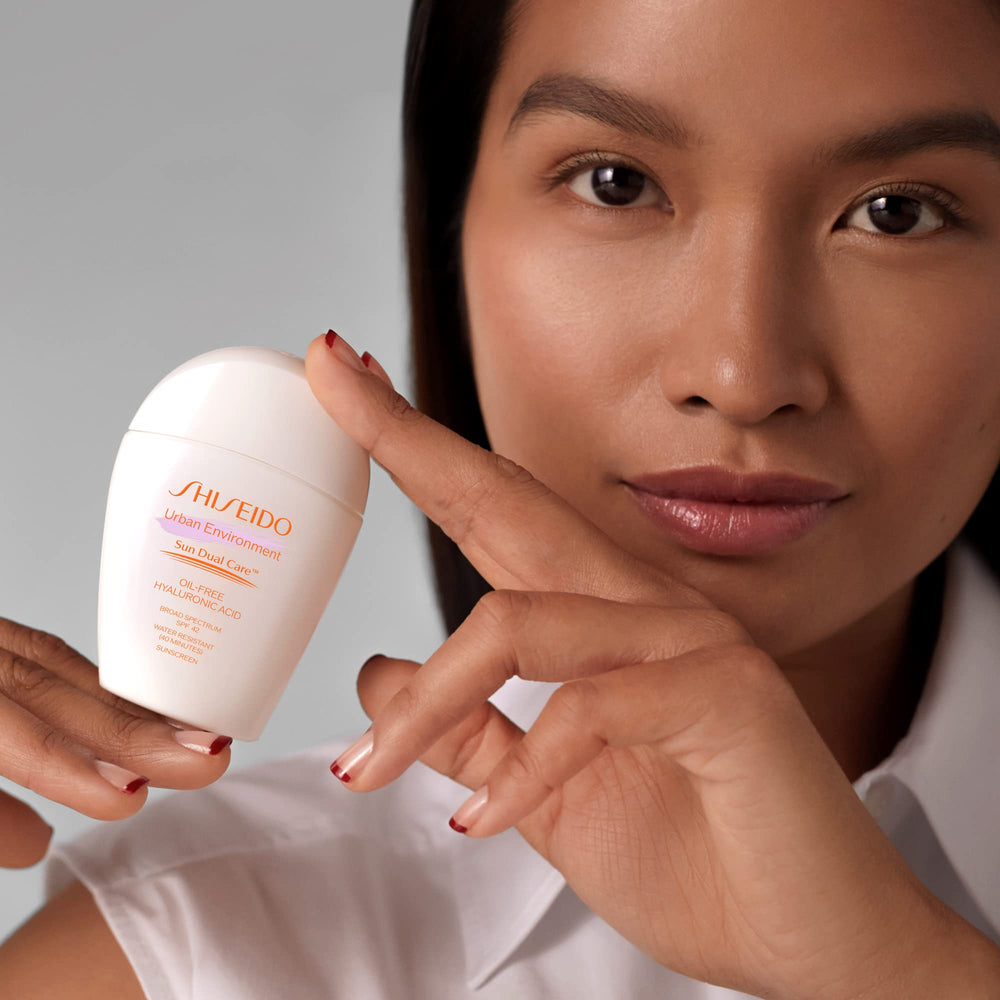 Shiseido Urban Environment water-resistant 40 minutes feature in action.