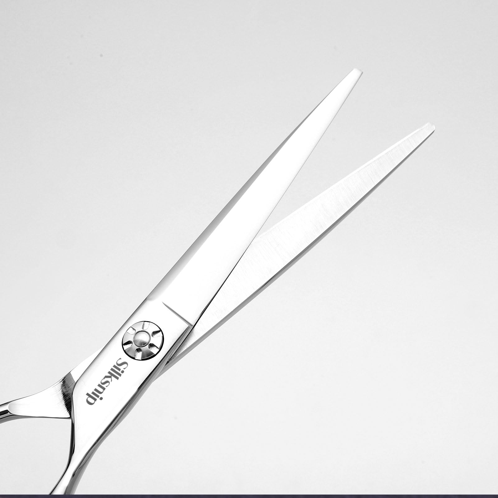 Silksnip ultra-sharp blades enable smooth action and clean lines