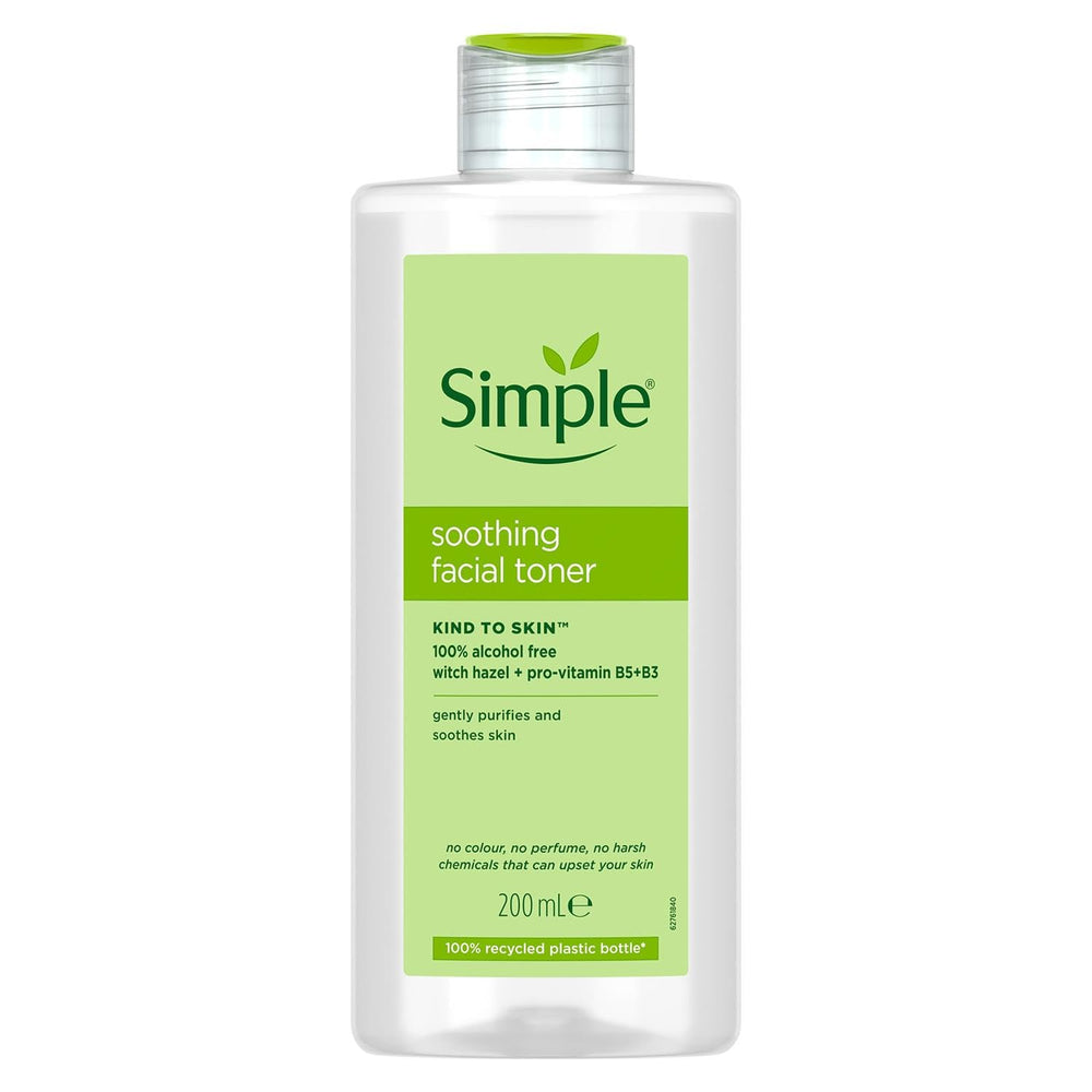 Tónico facial de Simple: textura suave que refina poros de forma delicada.